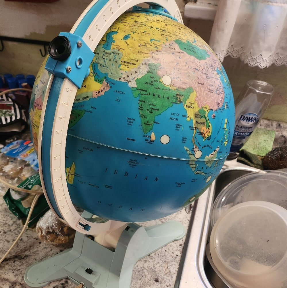 1988 vintage fisher price light up globe